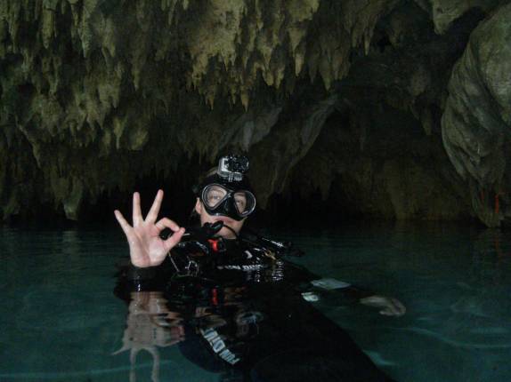 Início de mergulho no Cenote Pet Cementery, em Tulum, no Yucatán, sul do México